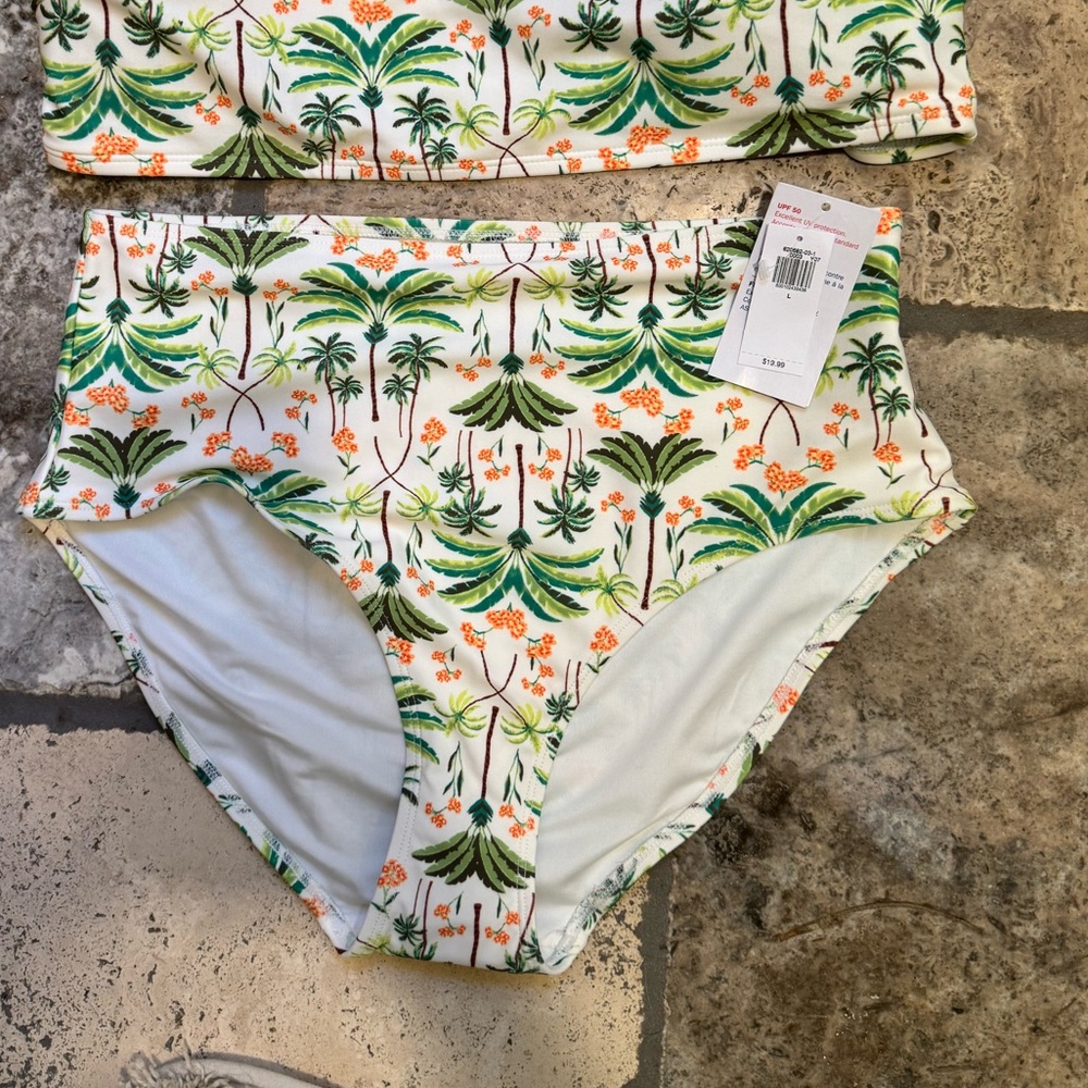 New with Tags Old Navy 2 piece swimsuit /bathing suit! NOTE: Top is XXL …